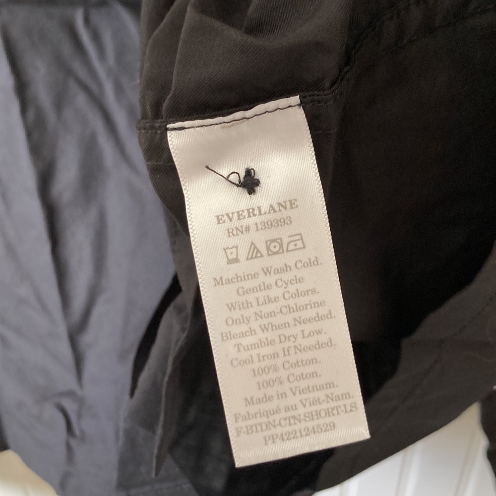 NWT Everlane Way Short Button Down Shirt in Black (Size Small) - Picture 6 of 6